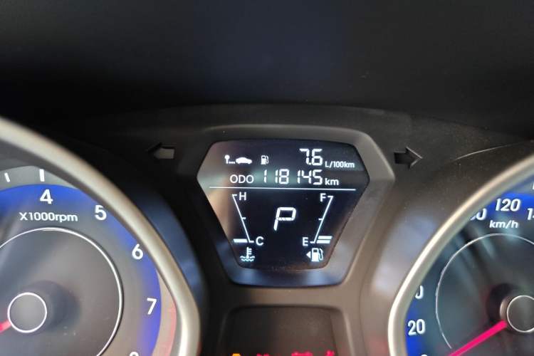 Used Hyundai Elantra (5th Generation / Langdong) 2015 1.6L Automatic Fashion Model Odometer Close Up