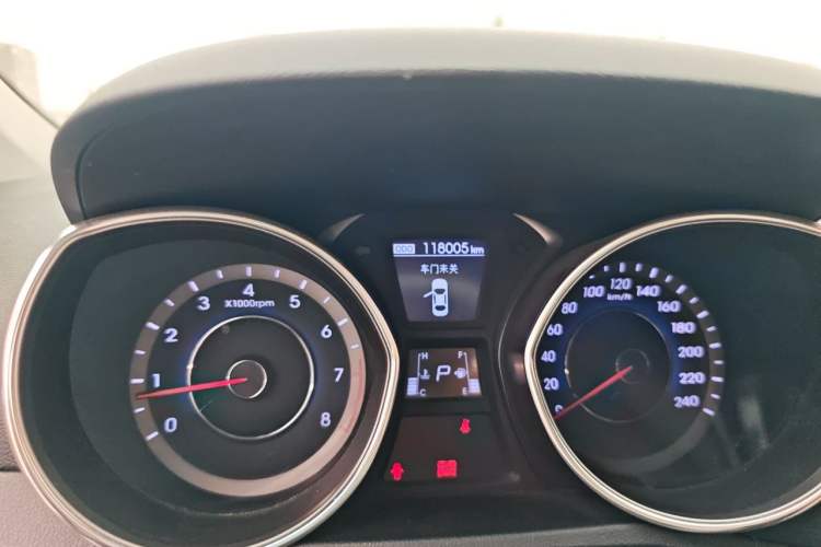 Used Hyundai Elantra (5th Generation / Langdong) 2015 1.6L Automatic Leading Model Odometer Close Up