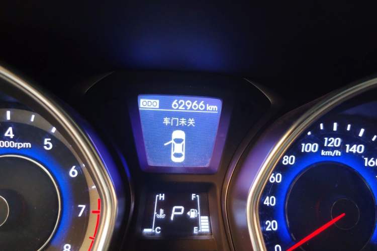Used Hyundai Elantra (5th Generation / Langdong) 2015 1.6L Automatic Leading Model Odometer Close Up