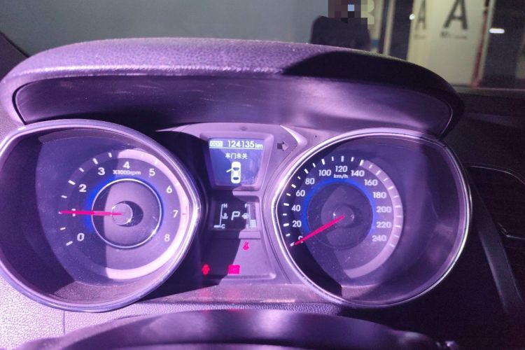 Used Hyundai Elantra (5th Generation / Langdong) 2015 1.6L Automatic Luxury Model Odometer Close Up