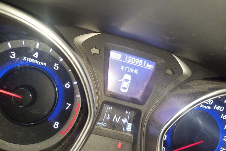Used Hyundai Elantra (5th Generation / Langdong) 2015 1.6L Automatic Leading Model Odometer Close Up