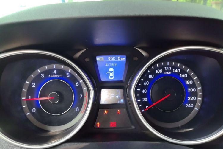 Used Hyundai Elantra (5th Generation / Langdong) 2015 1.6L Automatic Leading Model Odometer Close Up
