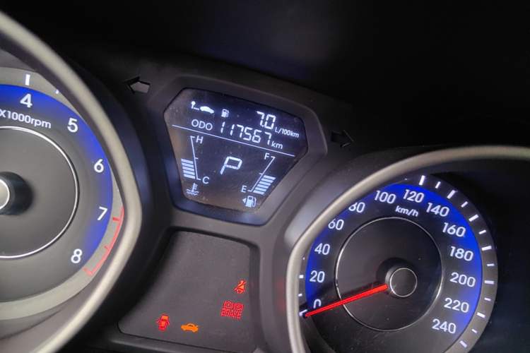 Used Hyundai Elantra (5th Generation / Langdong) 2015 1.6L Automatic Leading Model Odometer Close Up