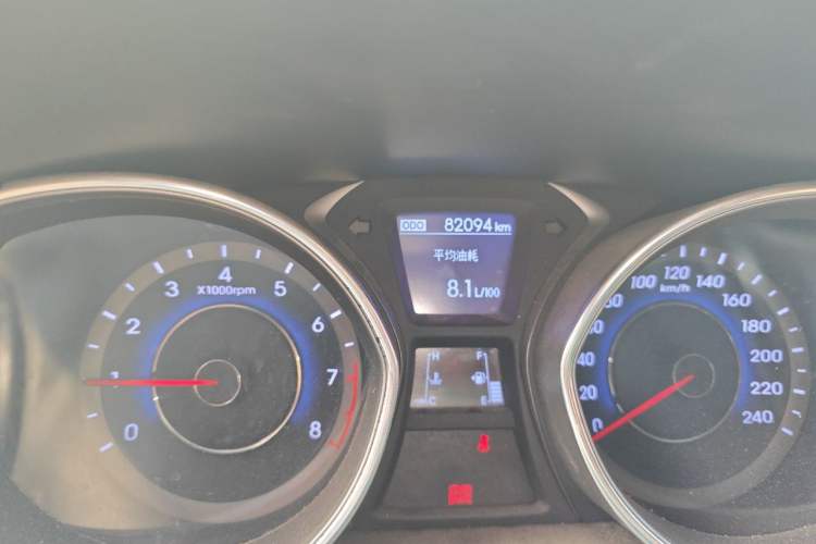 Used Hyundai Elantra (5th Generation / Langdong) 2015 1.6L Manual Leading Model Odometer Close Up