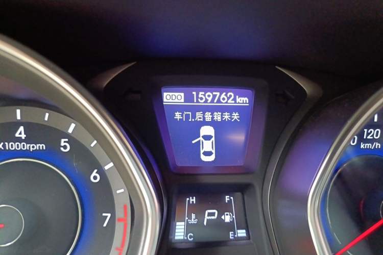 Used Hyundai Elantra (5th Generation / Langdong) 2015 1.6L Automatic Leading Model Odometer Close Up