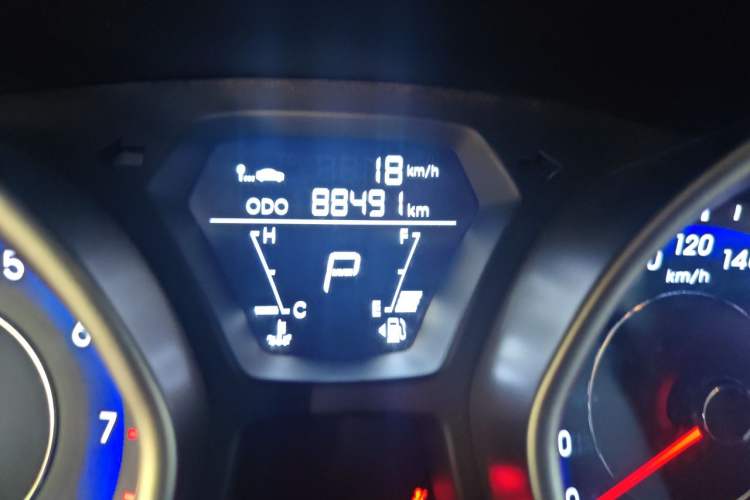Used Hyundai Elantra (5th Generation / Langdong) 2015 1.6L Automatic Fashion Model Odometer Close Up