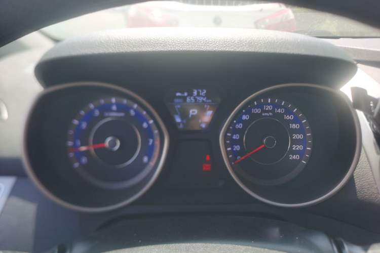 Used Hyundai Elantra (5th Generation / Langdong) 2015 1.6L Automatic Fashion Model Odometer Close Up