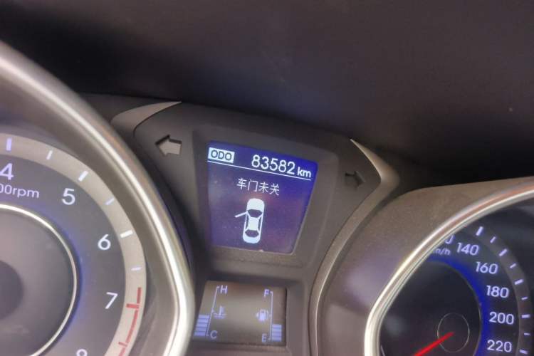 Used Hyundai Elantra (5th Generation / Langdong) 2015 1.6L Manual Leading Model Odometer Close Up