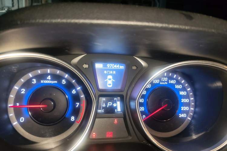 Used Hyundai Elantra (5th Generation / Langdong) 2015 1.6L Automatic Luxury Model Odometer Close Up