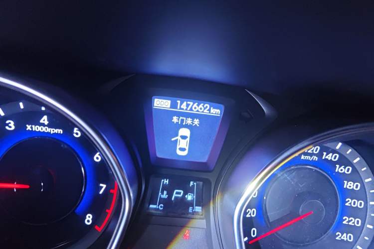 Used Hyundai Elantra (5th Generation / Langdong) 2015 1.6L Automatic Leading Model Odometer Close Up