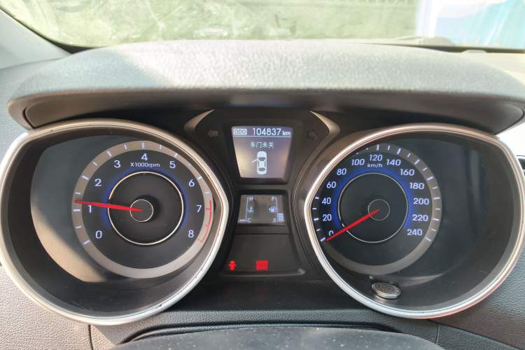 Used Hyundai Elantra (5th Generation / Langdong) 2015 1.6L Manual Leading Model Odometer Close Up