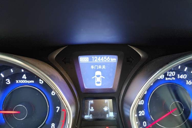 Used Hyundai Elantra (5th Generation / Langdong) 2015 1.6L Manual Leading Model Odometer Close Up