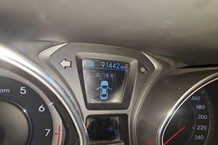 Used Hyundai Elantra (5th Generation / Langdong) 2015 1.6L Manual Leading Model Odometer Close Up