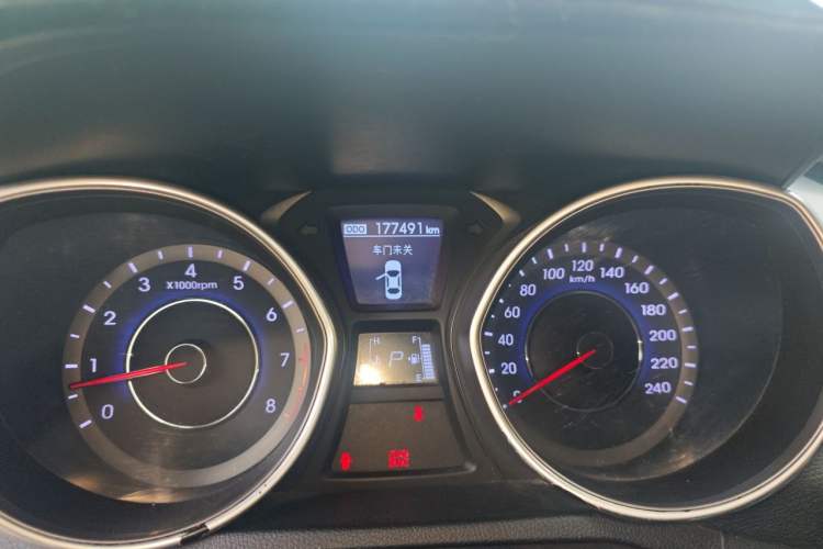 Used Hyundai Elantra (5th Generation / Langdong) 2015 1.6L Automatic Luxury Model Odometer Close Up