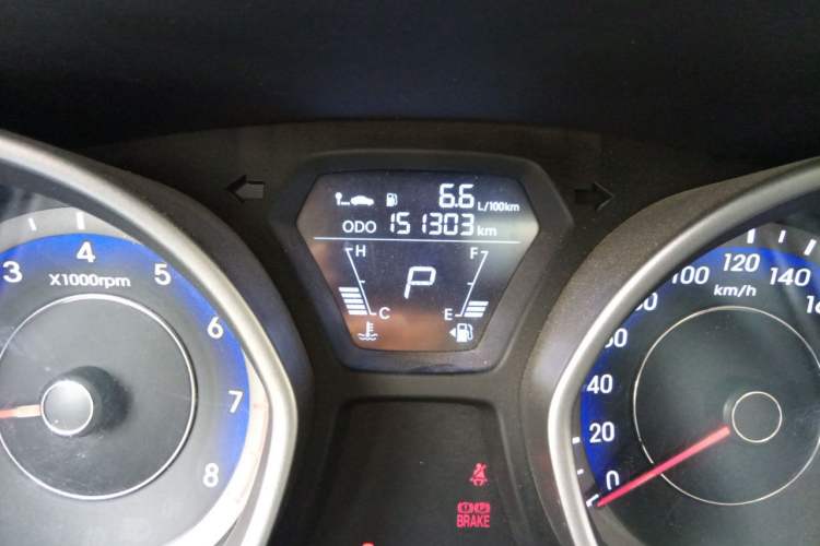 Used Hyundai Elantra (5th Generation / Langdong) 2015 1.6L Automatic Fashion Model Odometer Close Up