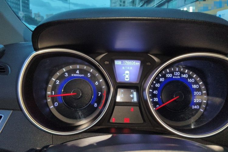 Used Hyundai Elantra (5th Generation / Langdong) 2015 1.6L Manual Leading Model Odometer Close Up