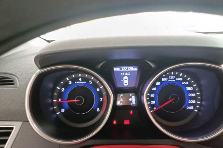 Used Hyundai Elantra (5th Generation / Langdong) 2015 1.6L Manual Leading Model Odometer Close Up