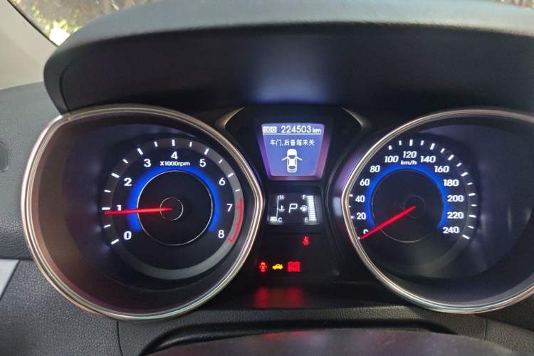 Used Hyundai Elantra (5th Generation / Langdong) 2015 1.6L Automatic Leading Model Odometer Close Up