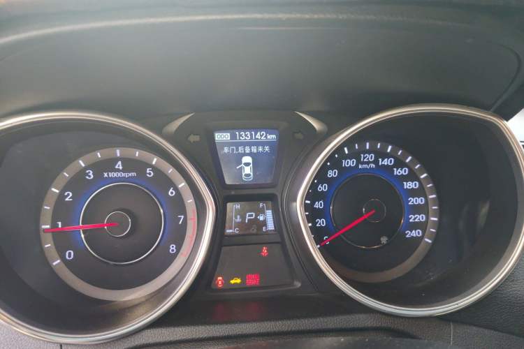 Used Hyundai Elantra (5th Generation / Langdong) 2015 1.6L Automatic Leading Model Odometer Close Up