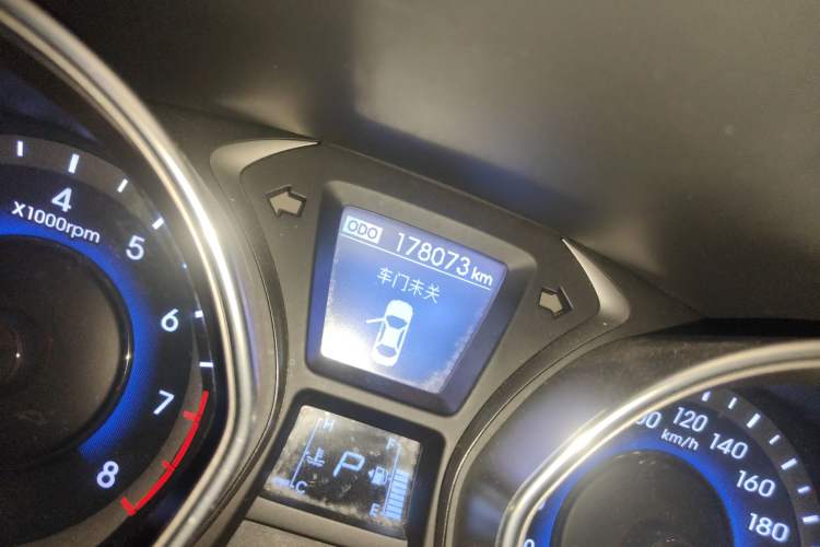 Used Hyundai Elantra (5th Generation / Langdong) 2015 1.6L Automatic Luxury Model Odometer Close Up