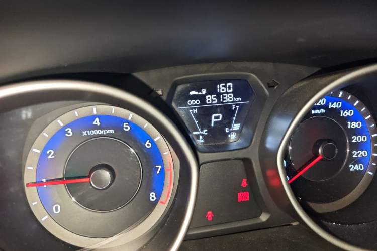 Used Hyundai Elantra (5th Generation / Langdong) 2015 1.6L Automatic Fashion Model Odometer Close Up