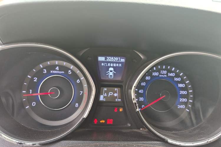 Used Hyundai Elantra (5th Generation / Langdong) 2015 1.6L Automatic Luxury Model Odometer Close Up