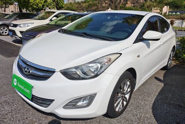 Hyundai Elantra (5th Generation / Langdong) 2015 1.6L Manual Fashion Edition usado