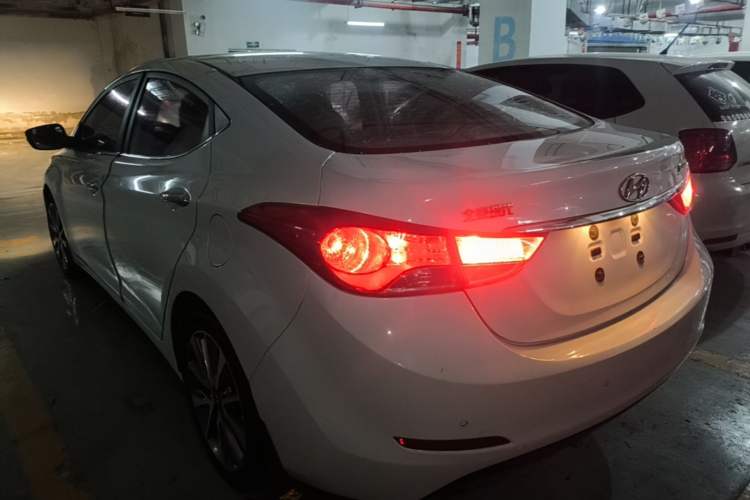 Used Hyundai Elantra (5th Generation / Langdong) 2015 1.6L Automatic Leading Model Rear Left 45 Deg