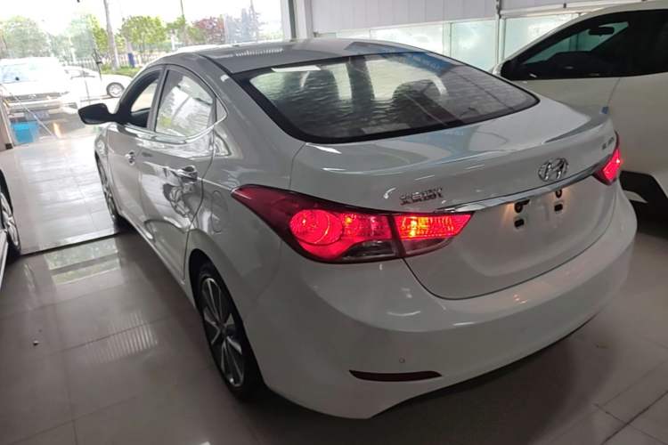 Used Hyundai Elantra (5th Generation / Langdong) 2015 1.6L Automatic Leading Model Rear Left 45 Deg