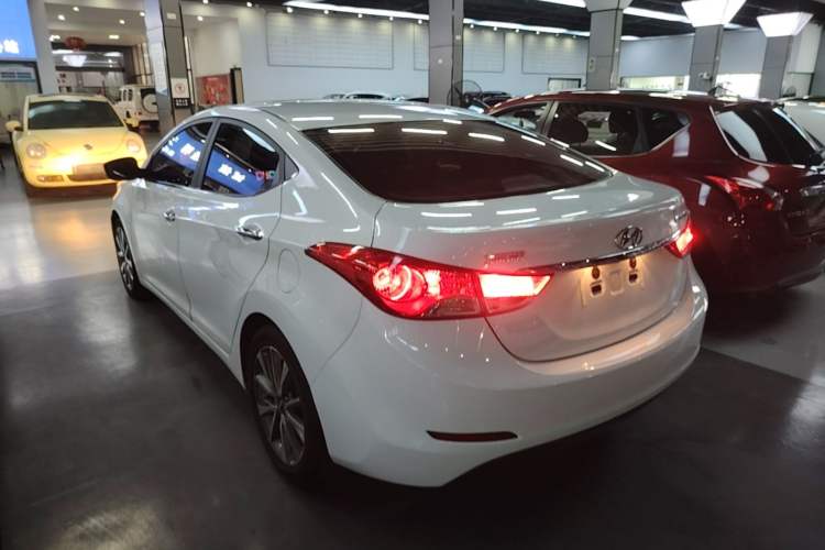 Used Hyundai Elantra (5th Generation / Langdong) 2015 1.6L Automatic Leading Model Rear Left 45 Deg