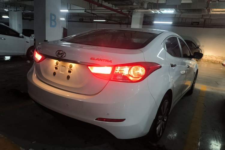 Used Hyundai Elantra (5th Generation / Langdong) 2015 1.6L Automatic Leading Model Rear Right 45 Deg