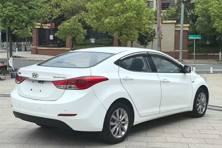 Used Hyundai Elantra (5th Generation / Langdong) 2015 1.6L Automatic Fashion Model Rear Right 45 Deg