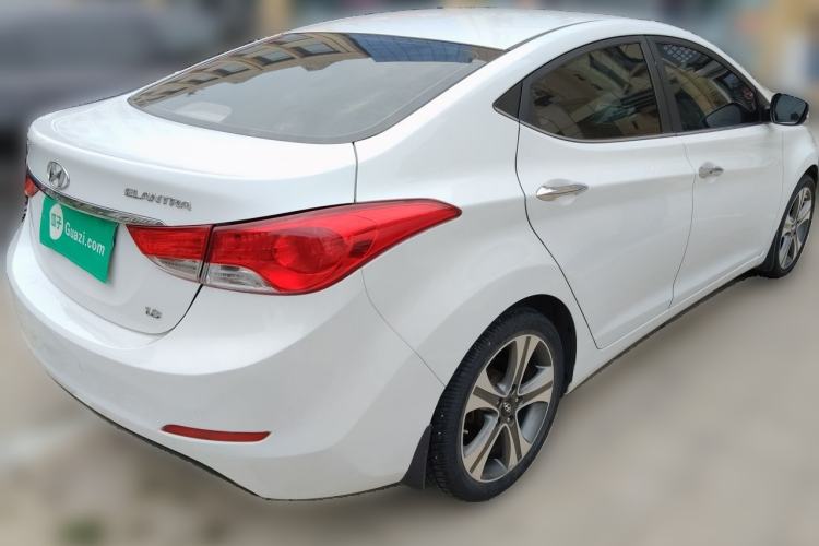 Used Hyundai Elantra (5th Generation / Langdong) 2015 1.6L Automatic Luxury Model Rear Right 45 Deg
