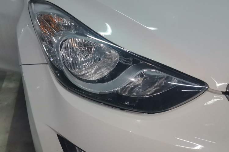 Used Hyundai Elantra (5th Generation / Langdong) 2015 1.6L Automatic Leading Model Right Front Headlight