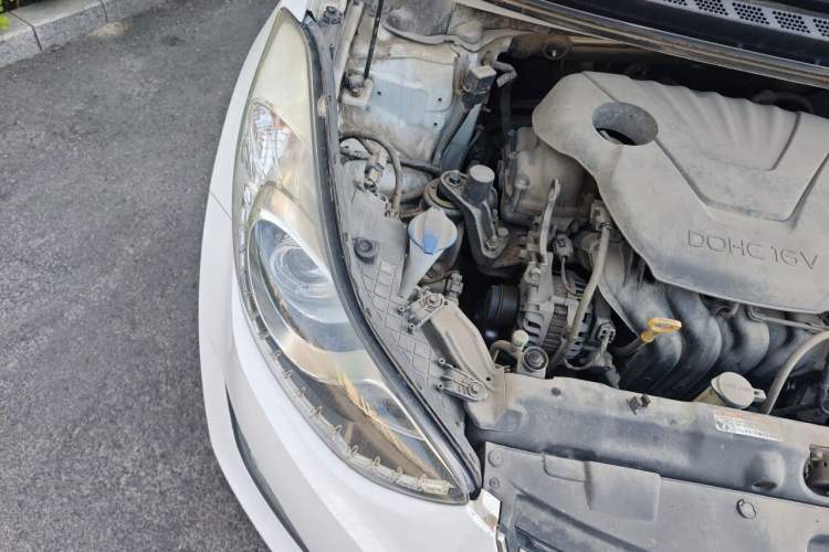 Used Hyundai Elantra (5th Generation / Langdong) 2015 1.6L Manual Leading Model Right Front Headlight