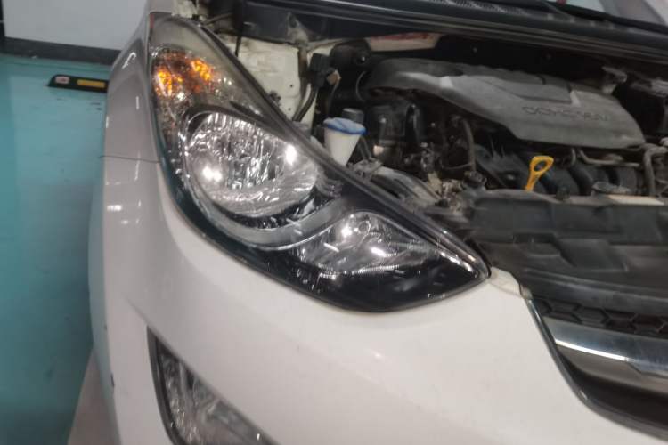 Used Hyundai Elantra (5th Generation / Langdong) 2015 1.6L Manual Leading Model Right Front Headlight