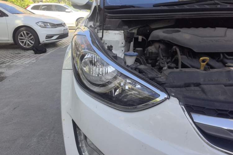 Used Hyundai Elantra (5th Generation / Langdong) 2015 1.6L Automatic Luxury Model Right Front Headlight