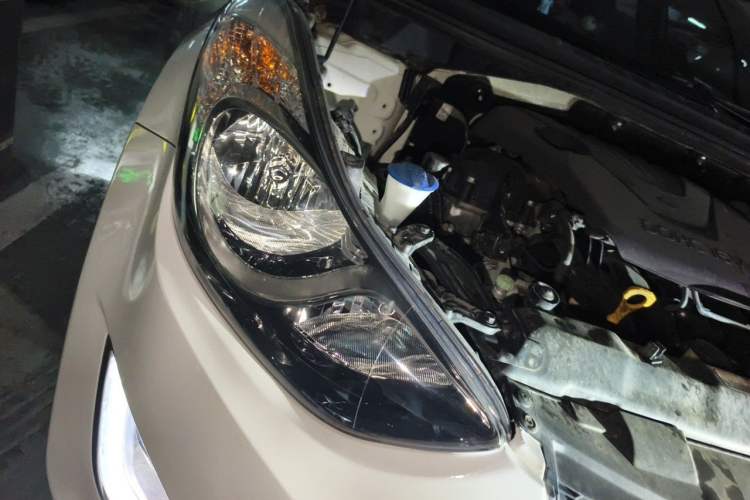 Used Hyundai Elantra (5th Generation / Langdong) 2015 1.6L Automatic Luxury Model Right Front Headlight