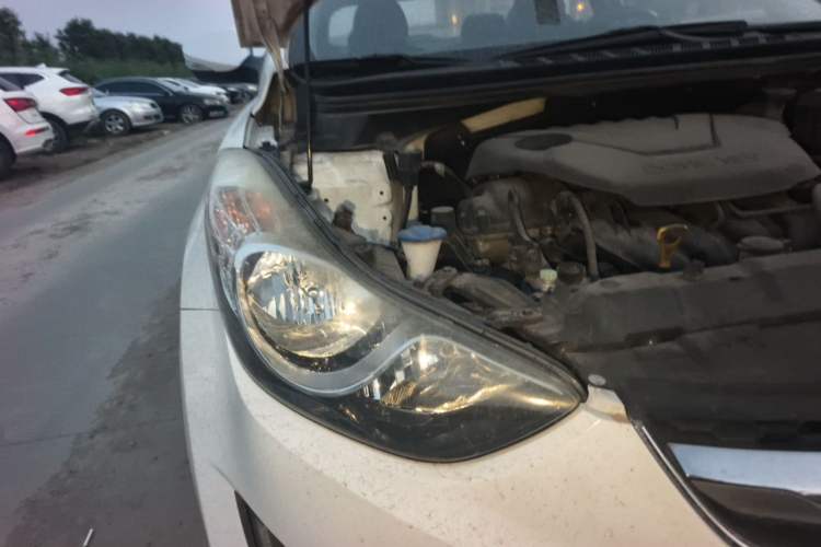 Used Hyundai Elantra (5th Generation / Langdong) 2015 1.6L Manual Leading Model Right Front Headlight
