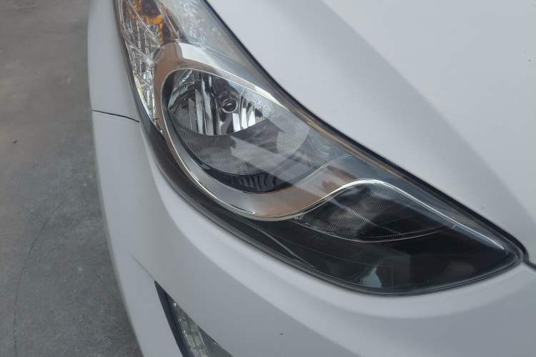 Used Hyundai Elantra (5th Generation / Langdong) 2015 1.6L Automatic Luxury Model Right Front Headlight
