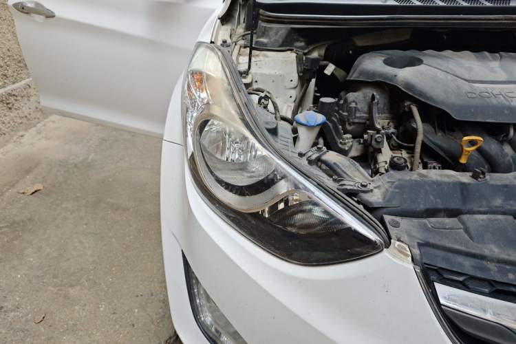 Used Hyundai Elantra (5th Generation / Langdong) 2015 1.6L Manual Leading Model Right Front Headlight