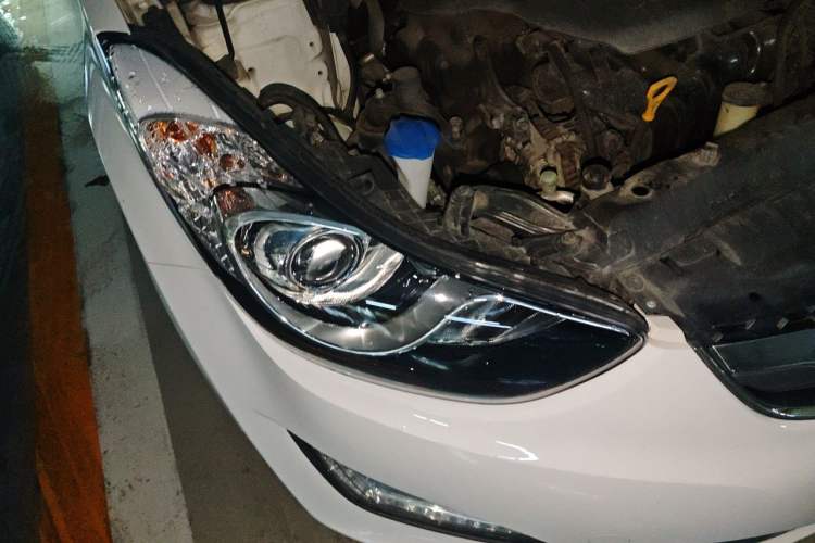 Used Hyundai Elantra (5th Generation / Langdong) 2015 1.6L Automatic Luxury Model Right Front Headlight
