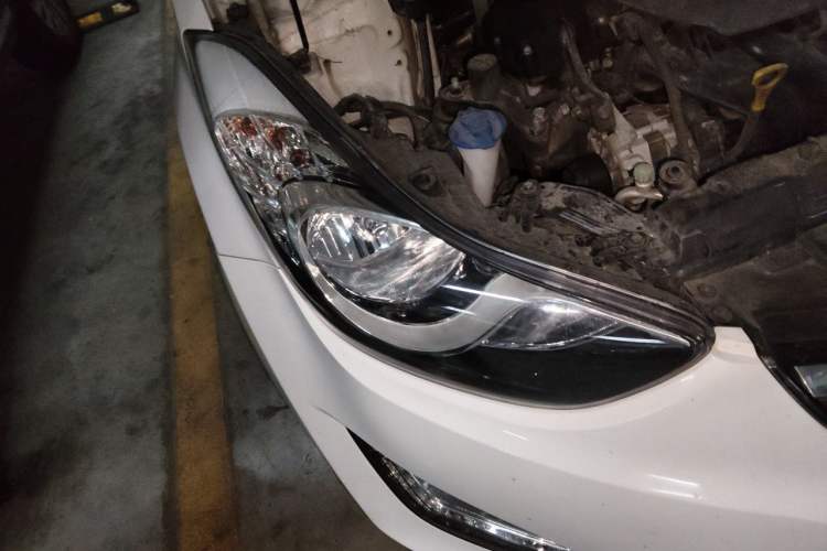 Used Hyundai Elantra (5th Generation / Langdong) 2015 1.6L Automatic Leading Model Right Front Headlight