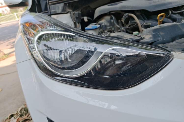 Used Hyundai Elantra (5th Generation / Langdong) 2015 1.6L Manual Leading Model Right Front Headlight