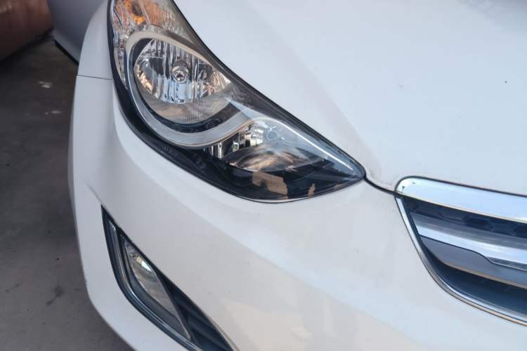 Used Hyundai Elantra (5th Generation / Langdong) 2015 1.6L Automatic Fashion Model Right Front Headlight