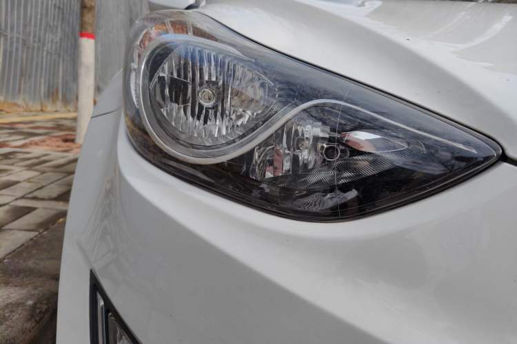 Used Hyundai Elantra (5th Generation / Langdong) 2015 1.6L Automatic Fashion Model Right Front Headlight
