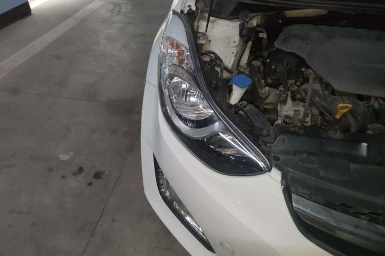 Used Hyundai Elantra (5th Generation / Langdong) 2015 1.6L Manual Leading Model Right Front Headlight