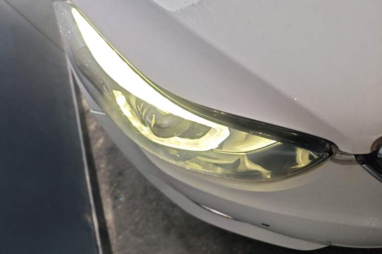 Used Hyundai Elantra (5th Generation / Langdong) 2015 1.6L Automatic Luxury Model Right Front Headlight
