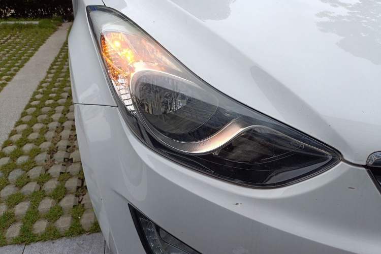 Used Hyundai Elantra (5th Generation / Langdong) 2015 1.6L Automatic Leading Model Right Front Headlight