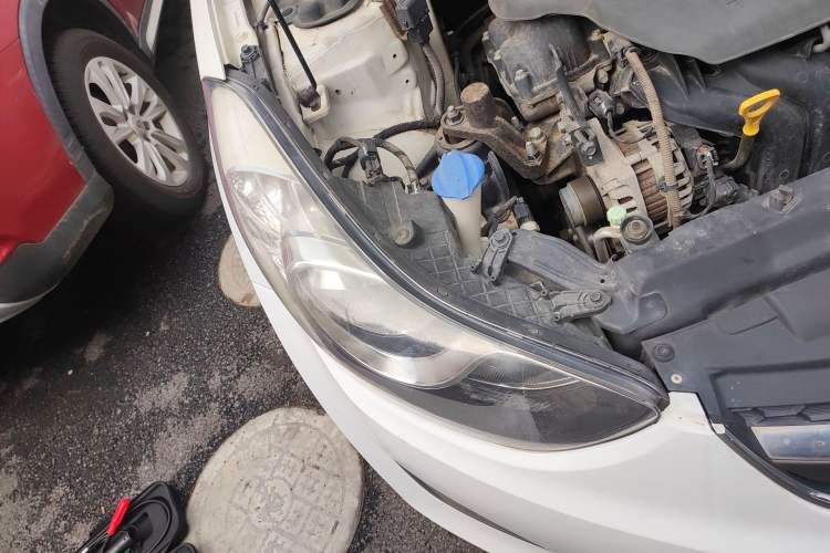 Used Hyundai Elantra (5th Generation / Langdong) 2015 1.6L Manual Leading Model Right Front Headlight